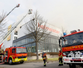 Grossbrand in Bietigheimer Möbelhaus - Großeinsatz für Feuerwehr, Rettungsdienst und Polizei