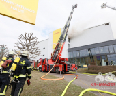 Grossbrand in Bietigheimer Möbelhaus - Großeinsatz für Feuerwehr, Rettungsdienst und Polizei