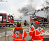 Grossbrand in Bietigheimer Möbelhaus - Großeinsatz für Feuerwehr, Rettungsdienst und Polizei