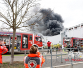 Grossbrand in Bietigheimer Möbelhaus - Großeinsatz für Feuerwehr, Rettungsdienst und Polizei