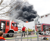Grossbrand in Bietigheimer Möbelhaus - Großeinsatz für Feuerwehr, Rettungsdienst und Polizei