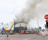 Grossbrand in Bietigheimer Möbelhaus - Großeinsatz für Feuerwehr, Rettungsdienst und Polizei
