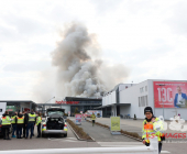 Grossbrand in Bietigheimer Möbelhaus - Großeinsatz für Feuerwehr, Rettungsdienst und Polizei
