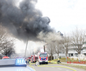 Grossbrand in Bietigheimer Möbelhaus - Großeinsatz für Feuerwehr, Rettungsdienst und Polizei