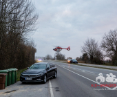 Linienbus kracht in PKW - PKW Fahrerin schwerst eingeklemmt - Mehrere Feuerwehren im Einsatz