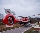 Linienbus kracht in PKW - PKW Fahrerin schwerst eingeklemmt - Mehrere Feuerwehren im Einsatz