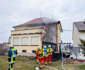Pleidelsheim: Feuer an Flüchtlingsunterkunft - Marbacher Straße - Mehrere Feuerwehren auch hier im Einsatz