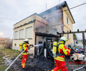 Pleidelsheim: Feuer an Flüchtlingsunterkunft - Marbacher Straße - Mehrere Feuerwehren auch hier im Einsatz