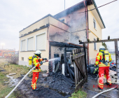 Pleidelsheim: Feuer an Flüchtlingsunterkunft - Marbacher Straße - Mehrere Feuerwehren auch hier im Einsatz