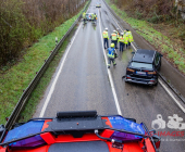 Frontalzusammenstoß zweier Pkw in einem Kurvenbereich - Feuerwehr Erdmannhausen im Einsatz. L1124 bei Marbach aktuell voll gesperrt