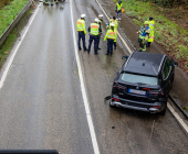 Frontalzusammenstoß zweier Pkw in einem Kurvenbereich - Feuerwehr Erdmannhausen im Einsatz. L1124 bei Marbach aktuell voll gesperrt