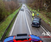 Frontalzusammenstoß zweier Pkw in einem Kurvenbereich - Feuerwehr Erdmannhausen im Einsatz. L1124 bei Marbach aktuell voll gesperrt
