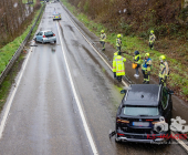 Frontalzusammenstoß zweier Pkw in einem Kurvenbereich - Feuerwehr Erdmannhausen im Einsatz. L1124 bei Marbach aktuell voll gesperrt
