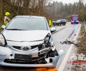 Frontalzusammenstoß zweier Pkw in einem Kurvenbereich - Feuerwehr Erdmannhausen im Einsatz. L1124 bei Marbach aktuell voll gesperrt