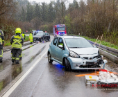 Frontalzusammenstoß zweier Pkw in einem Kurvenbereich - Feuerwehr Erdmannhausen im Einsatz. L1124 bei Marbach aktuell voll gesperrt