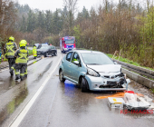 Frontalzusammenstoß zweier Pkw in einem Kurvenbereich - Feuerwehr Erdmannhausen im Einsatz. L1124 bei Marbach aktuell voll gesperrt
