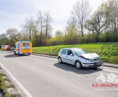 GEPIXELT -EXKLUSIV PERSONENRETTUNG DURCH FEUERWEHR- Schwerer Unfall auf der L1124. Eine Person wird durch Feuerwehr aus dem Fahrzeug befreit. Drei Verletzte drei Fahrzeuge betroffen