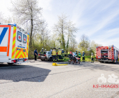 GEPIXELT -EXKLUSIV PERSONENRETTUNG DURCH FEUERWEHR- Schwerer Unfall auf der L1124. Eine Person wird durch Feuerwehr aus dem Fahrzeug befreit. Drei Verletzte drei Fahrzeuge betroffen