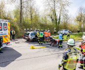 GEPIXELT -EXKLUSIV PERSONENRETTUNG DURCH FEUERWEHR- Schwerer Unfall auf der L1124. Eine Person wird durch Feuerwehr aus dem Fahrzeug befreit. Drei Verletzte drei Fahrzeuge betroffen