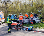 GEPIXELT -EXKLUSIV PERSONENRETTUNG DURCH FEUERWEHR- Schwerer Unfall auf der L1124. Eine Person wird durch Feuerwehr aus dem Fahrzeug befreit. Drei Verletzte drei Fahrzeuge betroffen