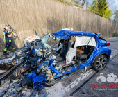 -GEPIXELT- PKW kracht frontal in LKW - Fahrer stirbt noch im Fahrzeug. Feuerwehr kann nur noch den toten bergen