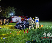 -UPDATE PM DER POLIZEI- Schwerer Unfall mit eingeklemmter Person - PKW gegen Baum - Remseck Bauernhof Sonnenhof