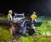 -UPDATE PM DER POLIZEI- Schwerer Unfall mit eingeklemmter Person - PKW gegen Baum - Remseck Bauernhof Sonnenhof