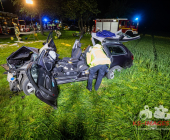 -UPDATE PM DER POLIZEI- Schwerer Unfall mit eingeklemmter Person - PKW gegen Baum - Remseck Bauernhof Sonnenhof