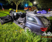 -UPDATE PM DER POLIZEI- Schwerer Unfall mit eingeklemmter Person - PKW gegen Baum - Remseck Bauernhof Sonnenhof