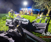 -UPDATE PM DER POLIZEI- Schwerer Unfall mit eingeklemmter Person - PKW gegen Baum - Remseck Bauernhof Sonnenhof