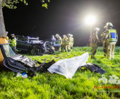 -UPDATE PM DER POLIZEI- Schwerer Unfall mit eingeklemmter Person - PKW gegen Baum - Remseck Bauernhof Sonnenhof