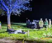 -UPDATE PM DER POLIZEI- Schwerer Unfall mit eingeklemmter Person - PKW gegen Baum - Remseck Bauernhof Sonnenhof