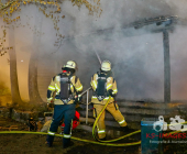 Schöckinger Waldgrillhütte Eulenberg in der Nacht komplett abgebrannt – Feuerwehr Ditzingen in einem massiven Löscheinsatz trotz Wasserknappheit im Wald