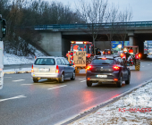 Symbolbild Schilderbrücke auf einer Autobahn mit dem Warnhinweis , Schriftzug Staugefahr ab 08.01.2023 wegen Demonstrationen