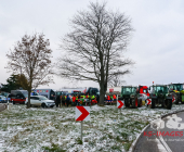 Symbolbild Schilderbrücke auf einer Autobahn mit dem Warnhinweis , Schriftzug Staugefahr ab 08.01.2023 wegen Demonstrationen