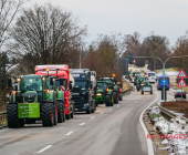 Symbolbild Schilderbrücke auf einer Autobahn mit dem Warnhinweis , Schriftzug Staugefahr ab 08.01.2023 wegen Demonstrationen