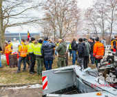 Symbolbild Schilderbrücke auf einer Autobahn mit dem Warnhinweis , Schriftzug Staugefahr ab 08.01.2023 wegen Demonstrationen