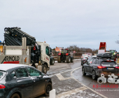 Symbolbild Schilderbrücke auf einer Autobahn mit dem Warnhinweis , Schriftzug Staugefahr ab 08.01.2023 wegen Demonstrationen