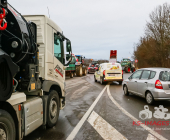 Symbolbild Schilderbrücke auf einer Autobahn mit dem Warnhinweis , Schriftzug Staugefahr ab 08.01.2023 wegen Demonstrationen