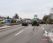 Symbolbild Schilderbrücke auf einer Autobahn mit dem Warnhinweis , Schriftzug Staugefahr ab 08.01.2023 wegen Demonstrationen