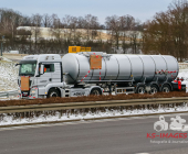 Symbolbild Schilderbrücke auf einer Autobahn mit dem Warnhinweis , Schriftzug Staugefahr ab 08.01.2023 wegen Demonstrationen