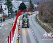 Symbolbild Schilderbrücke auf einer Autobahn mit dem Warnhinweis , Schriftzug Staugefahr ab 08.01.2023 wegen Demonstrationen