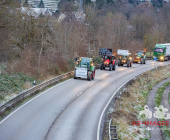 Symbolbild Schilderbrücke auf einer Autobahn mit dem Warnhinweis , Schriftzug Staugefahr ab 08.01.2023 wegen Demonstrationen