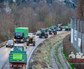 Symbolbild Schilderbrücke auf einer Autobahn mit dem Warnhinweis , Schriftzug Staugefahr ab 08.01.2023 wegen Demonstrationen