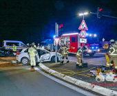 Schwerer Verkehrsunfall auf der B295 bei Ditzingen - Beifahrerin muss von der Feuerwehr gerettet werden