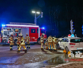 Schwerer Verkehrsunfall auf der B295 bei Ditzingen - Beifahrerin muss von der Feuerwehr gerettet werden