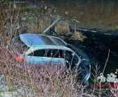 Spektakulärer Unfall in Leonberg - Mercedes E53 AMG (457 PS) schlägt in Wasserbecken ein