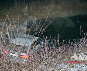 Spektakulärer Unfall in Leonberg - Mercedes E53 AMG (457 PS) schlägt in Wasserbecken ein