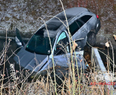 Spektakulärer Unfall in Leonberg - Mercedes E53 AMG (457 PS) schlägt in Wasserbecken ein