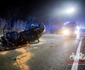 Schwerer Verkehrsunfall auf der L1127: Fahrer schwer verletzt nach riskantem Überholmanöver